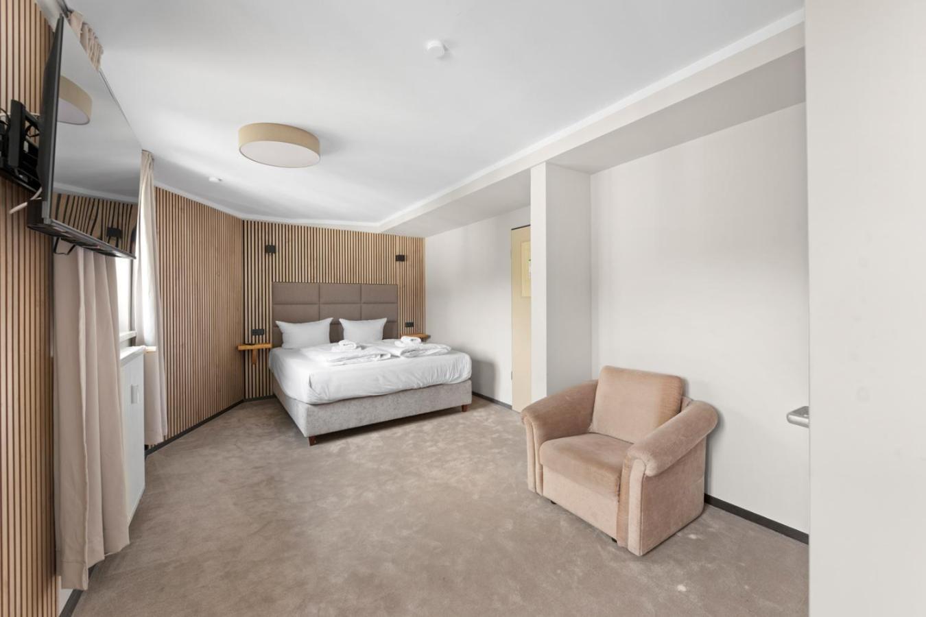 King Room,1673650091:JPEG